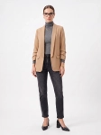 Damska stylizacja premium z beżową marynarką POLWAR, szarym golfem oraz czarnymi spodniami jeansowymi G-Star RAW