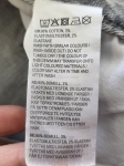 Damski komplet stylizacyjny z wełnianą kamizelką z alpaką MSCH Copenhagen, klasycznym longsleevem oraz szarymi jeansami z szeroką nogawką Never Denim