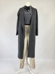 Elegancki komplet damski ze szarym kardiganem Zara Knit, koszulą Tom Tailor, spodniami oraz ozdobną broszką to stylowa stylizacja na co dzień i do pracy