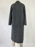 Elegancki komplet damski ze szarym kardiganem Zara Knit, koszulą Tom Tailor, spodniami oraz ozdobną broszką to stylowa stylizacja na co dzień i do pracy
