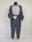 Stylowy komplet damski ze szarym darmowym kardiganem Made in Italy, pasiastą koszulą Clarina oraz wygodnymi spodniami Jake’s na gumce