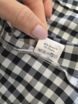 Damska stylizacja ze spodniami dzwonami Salsa Jeans, brązowym topem oraz koszulą w kratkę MOUS to idealny zestaw w stylu retro na co dzień