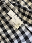 Damska stylizacja ze spodniami dzwonami Salsa Jeans, brązowym topem oraz koszulą w kratkę MOUS to idealny zestaw w stylu retro na co dzień