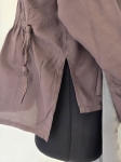 Damski komplet casualowy składający się z luźnej bluzki G-Star RAW oraz szarych jeansów wide leg marki ONLY