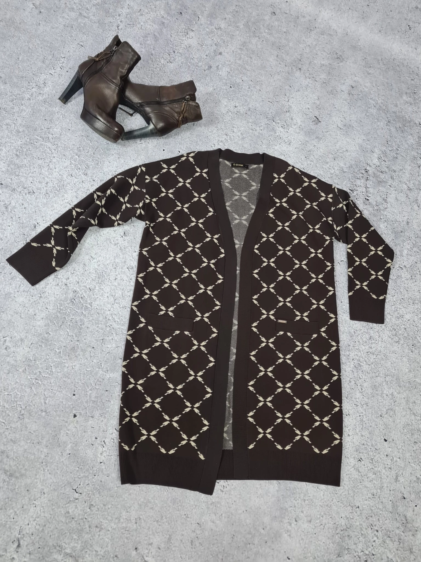 Kardigan Ochnik w zestawie z koszulą Marc O'Polo i spodniami Levi's