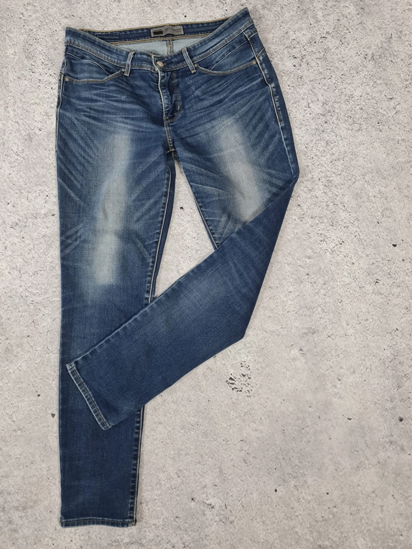 Kardigan Ochnik w zestawie z koszulą Marc O'Polo i spodniami Levi's