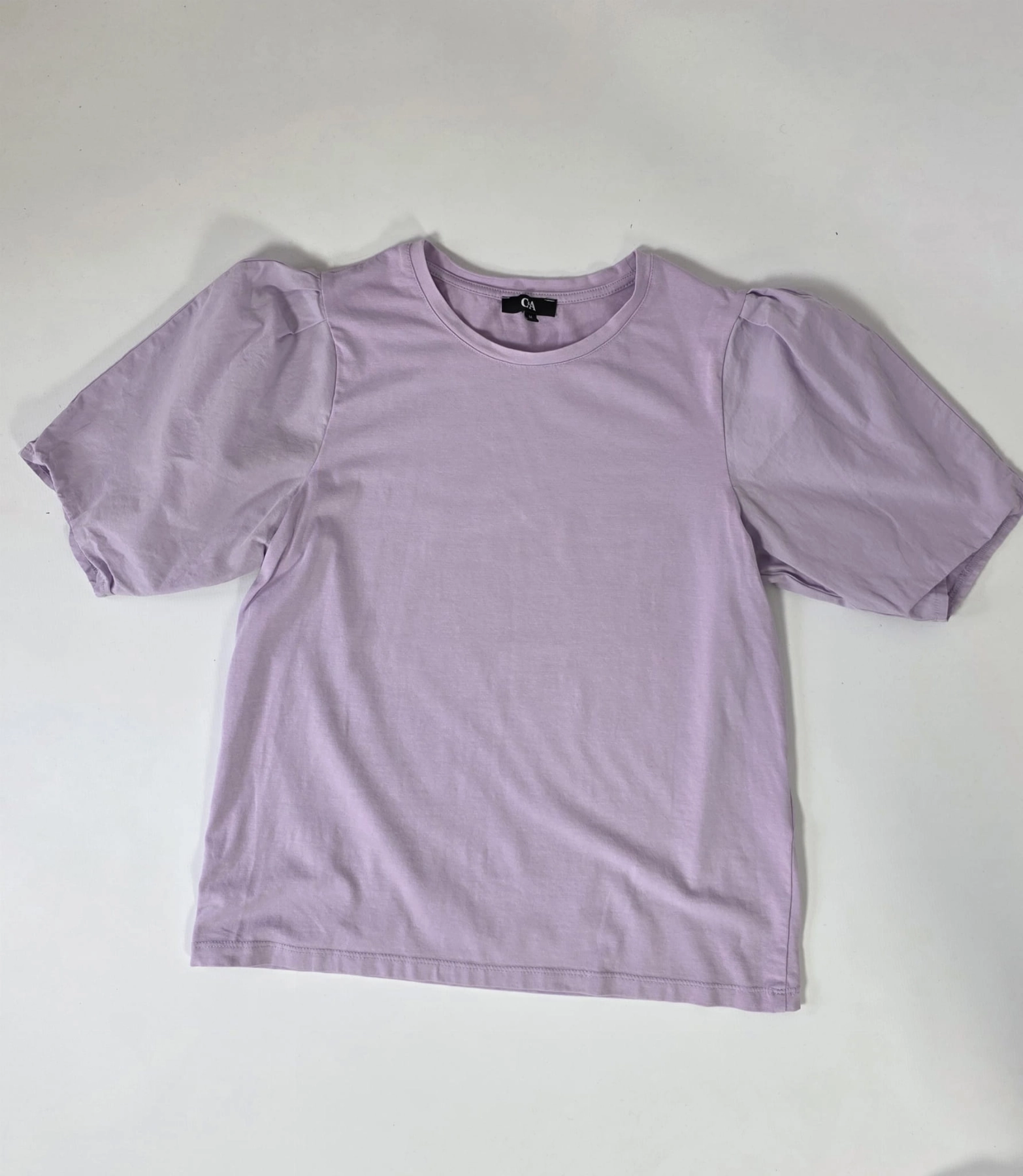 Kremowa sukienka REDIAL i liliowy t-shirt C&amp;A