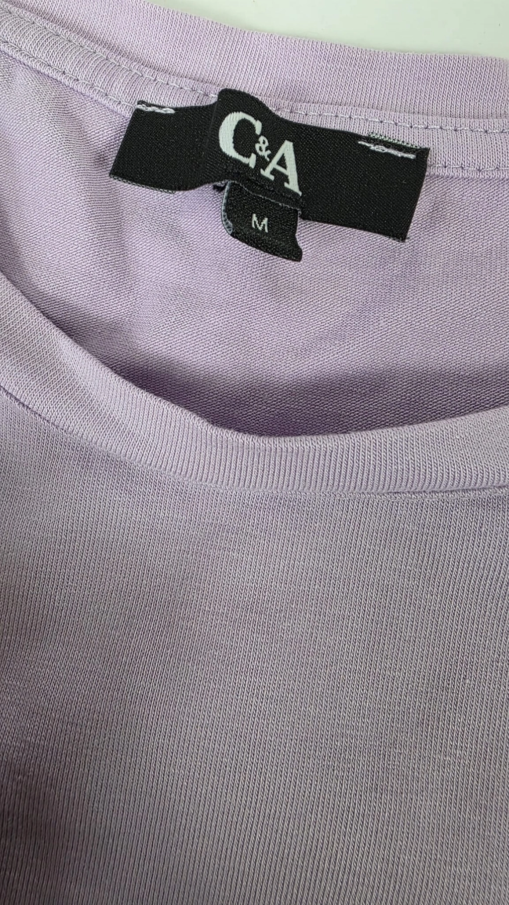 Kremowa sukienka REDIAL i liliowy t-shirt C&amp;A