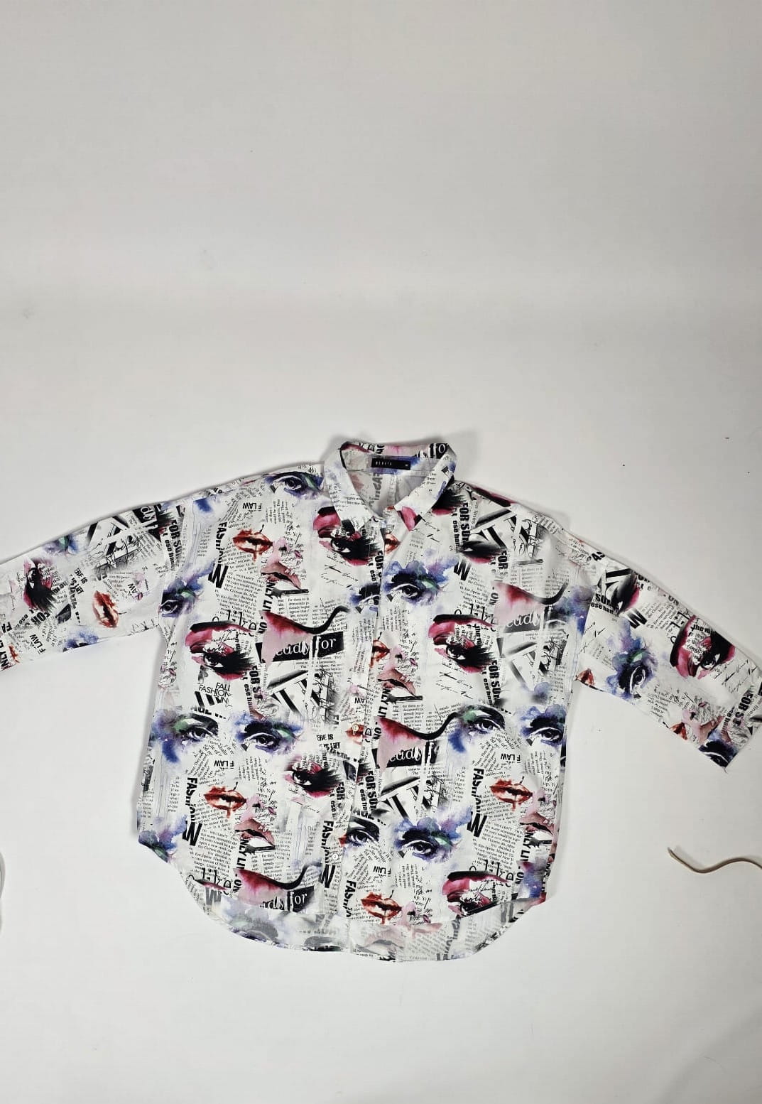 Koszula MOHITO, jeansowa kamizelka H&amp;M oraz granatowe spodnie PRIMARK