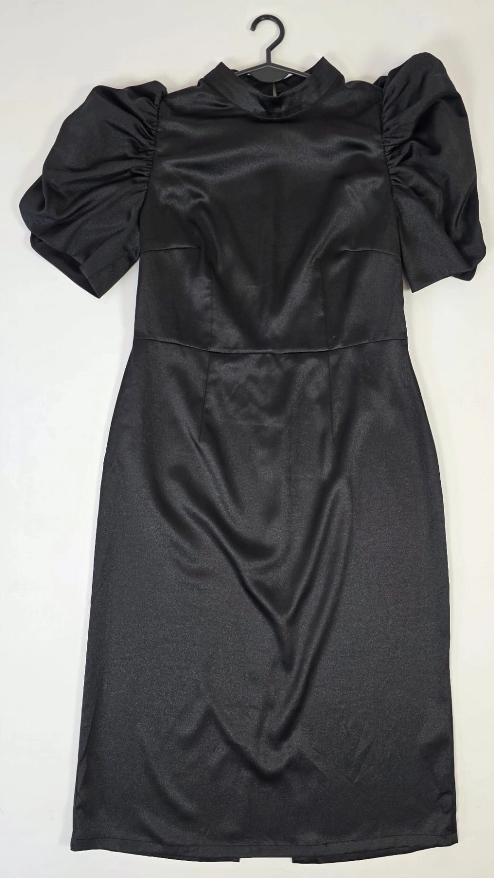 Czarna elegancka sukienka H&amp;M