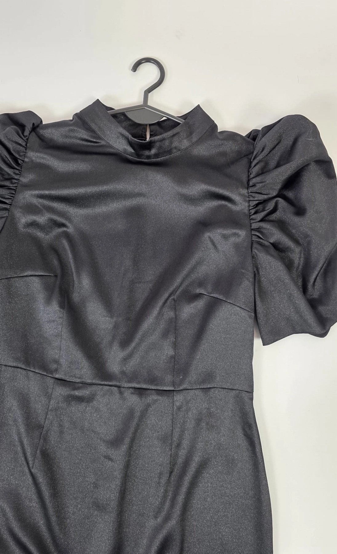 Czarna elegancka sukienka H&amp;M