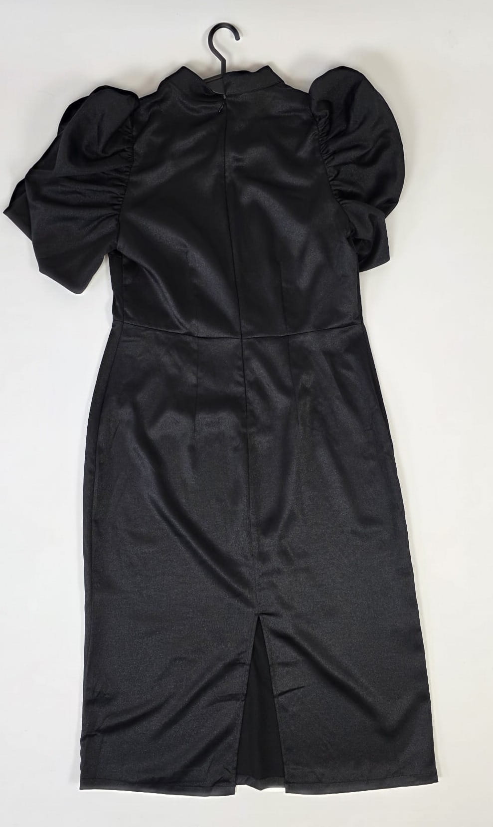 Czarna elegancka sukienka H&amp;M