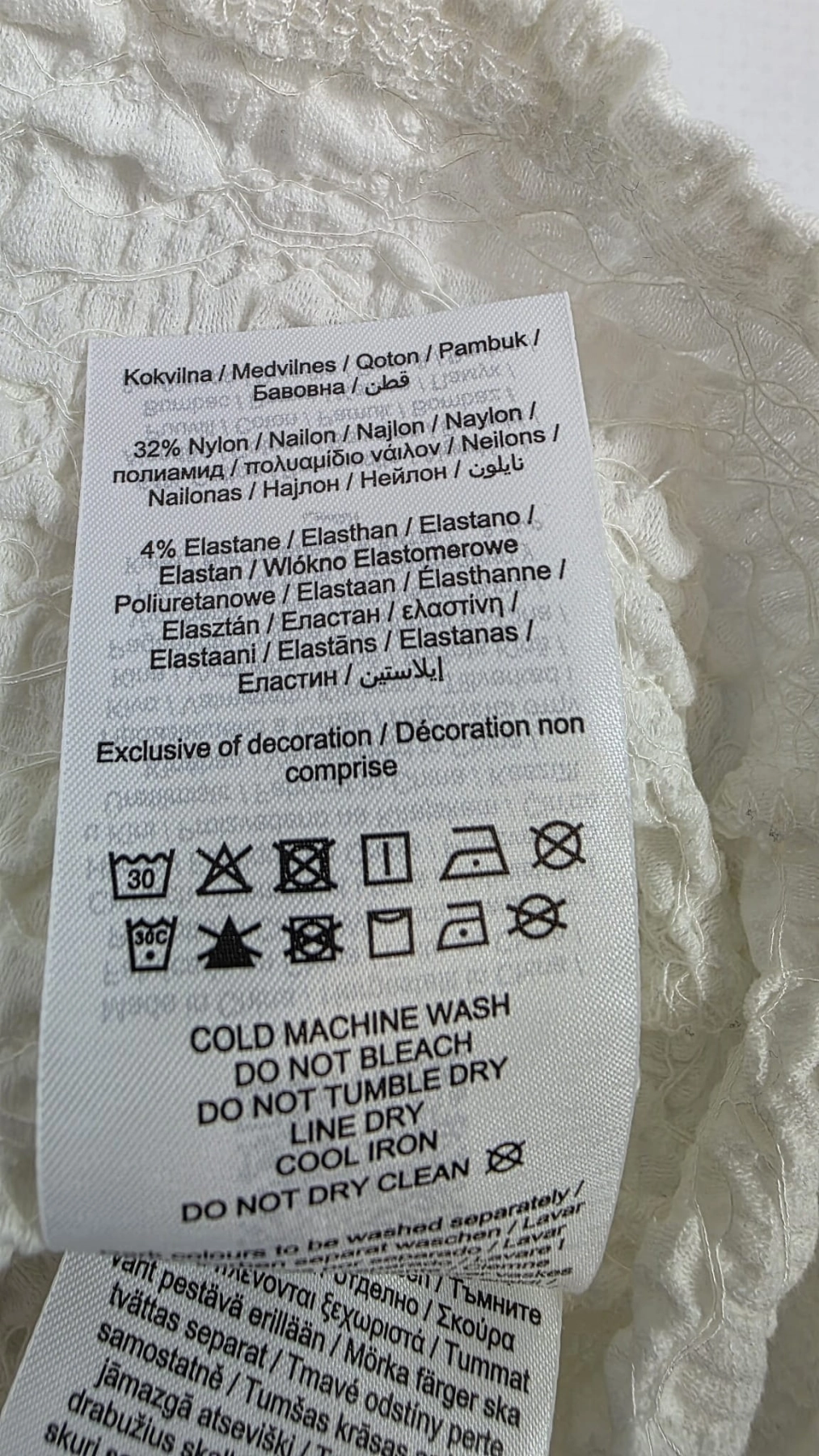 ciemnozielona skóra i strukturalna biel