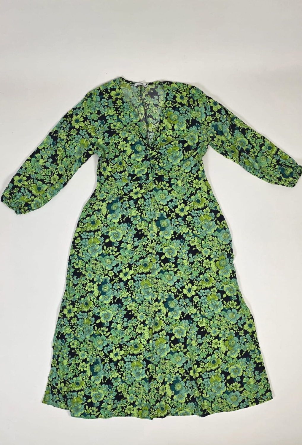 Sukienka maxi w zielone kwiaty RESERVED