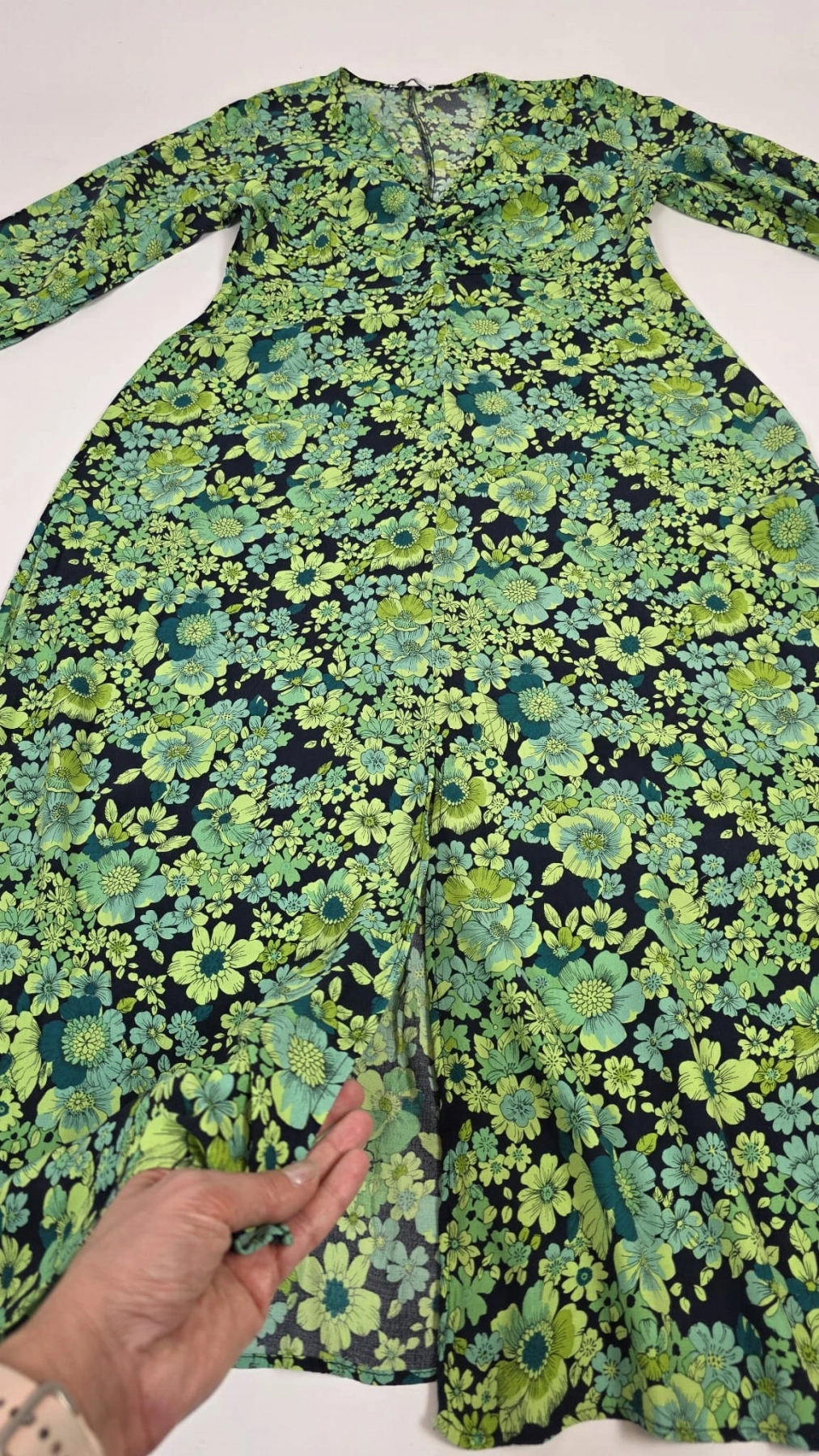 Sukienka maxi w zielone kwiaty RESERVED