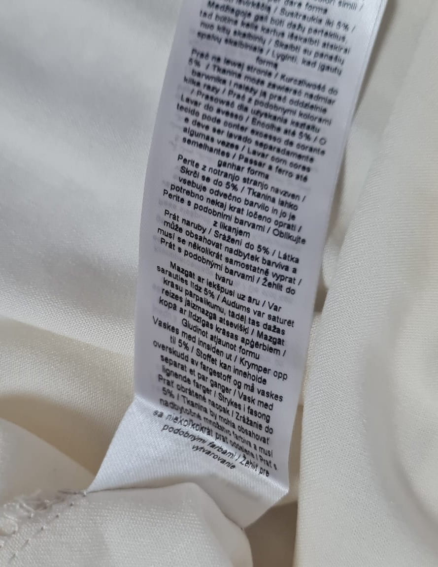 Jeansy, kremowa bluzka i piękny, pasiasty kardigan