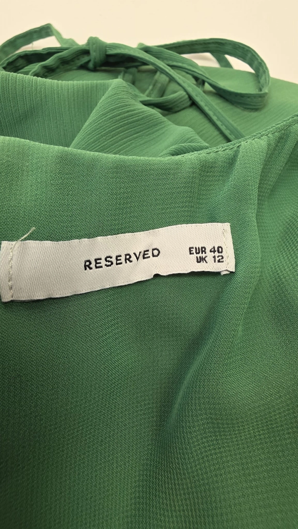 Lejący, zielony kombinezon RESERVED