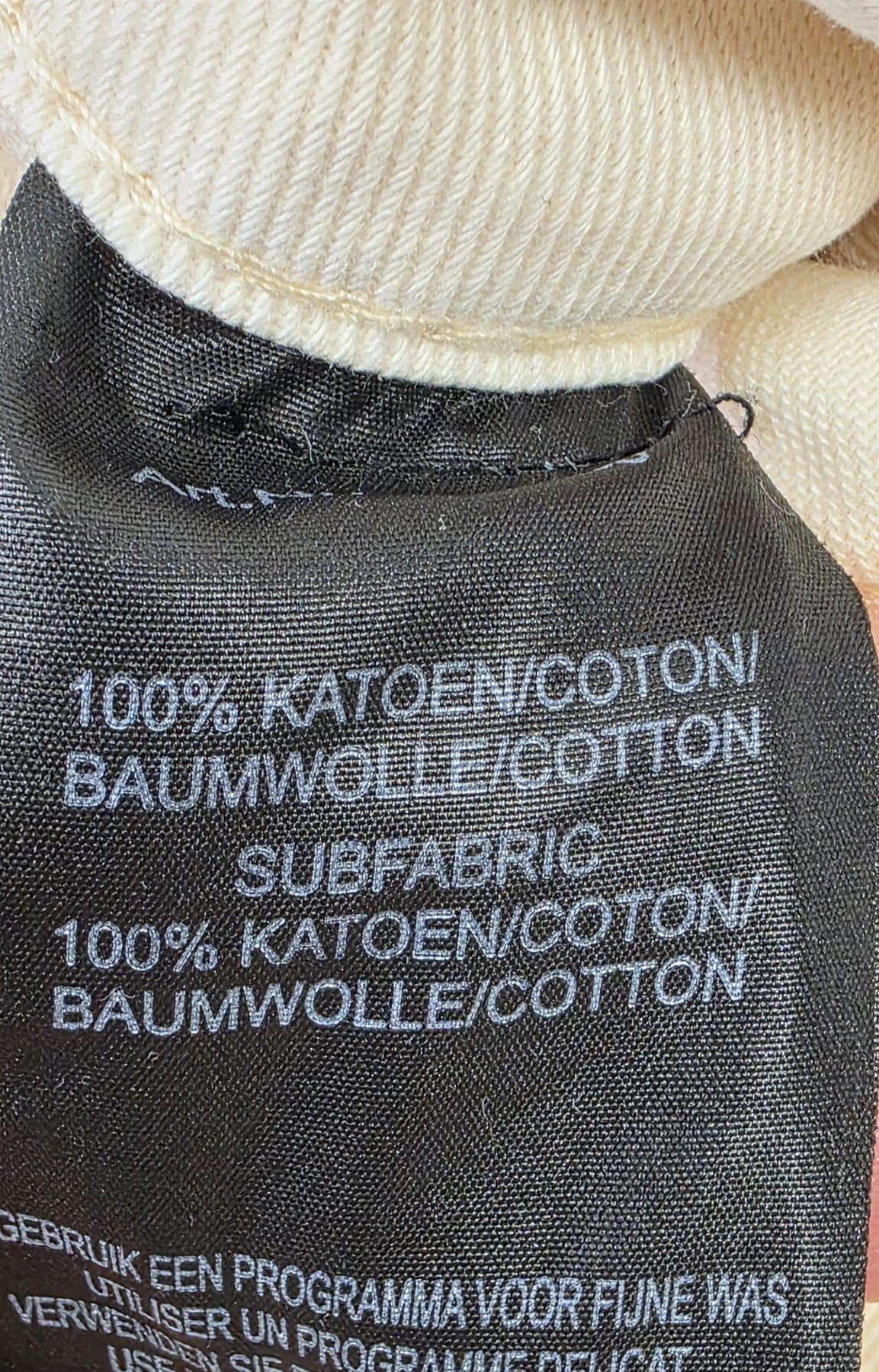 Masełkowy kombinezon