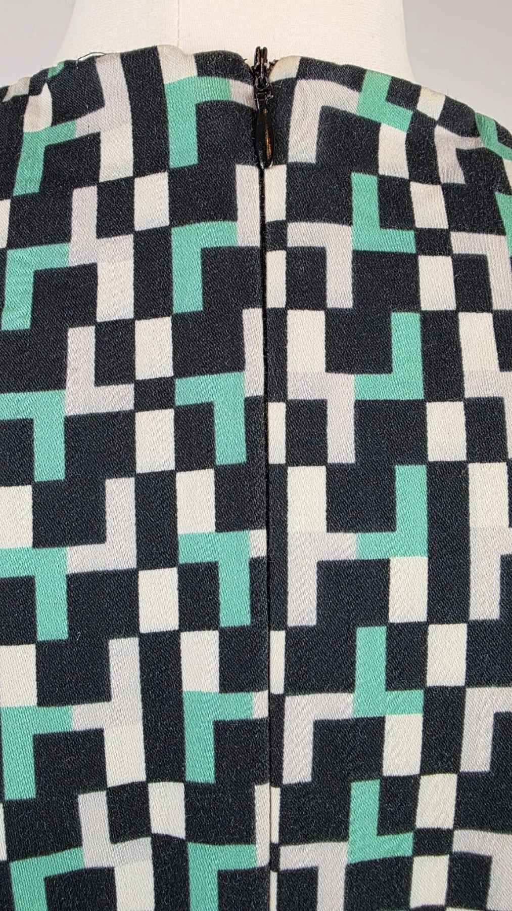 Sukienka z Geometrycznym Printem MOHITO