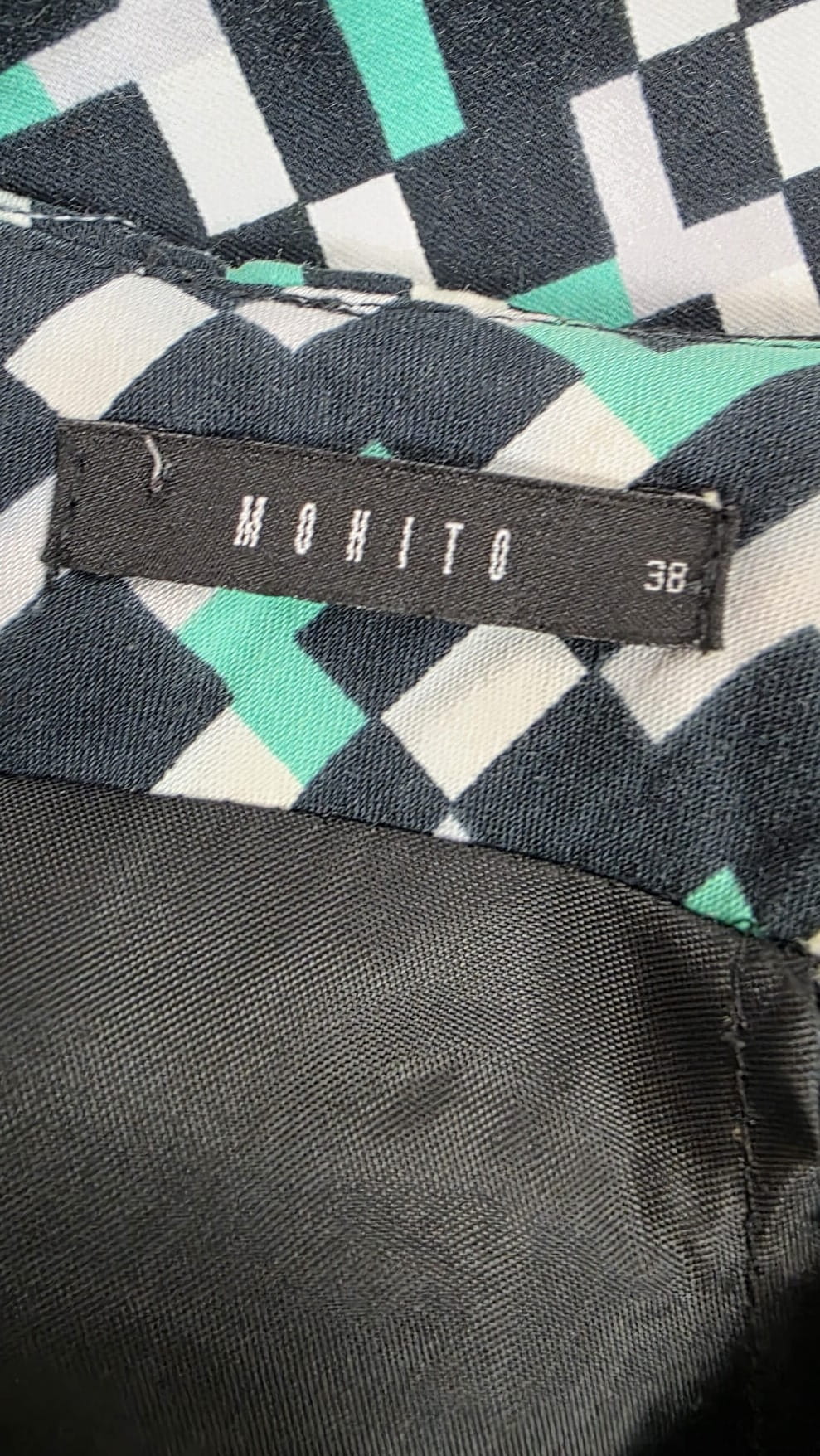 Sukienka z Geometrycznym Printem MOHITO