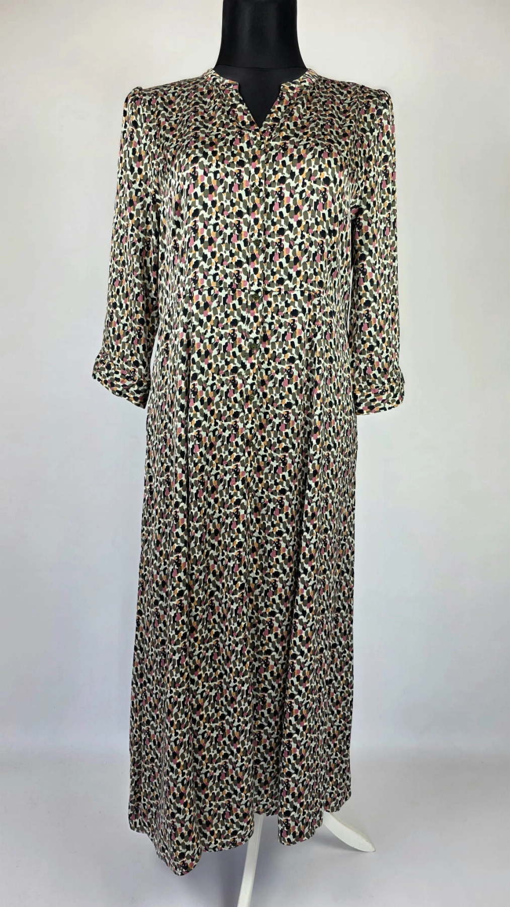 Wzorzysta sukienka maxi w multikolorowy print SOYACONCEPT