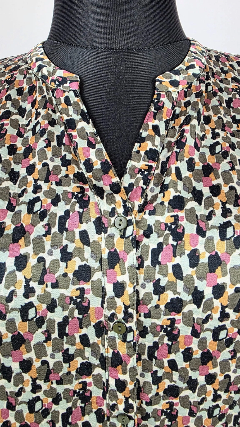 Wzorzysta sukienka maxi w multikolorowy print SOYACONCEPT