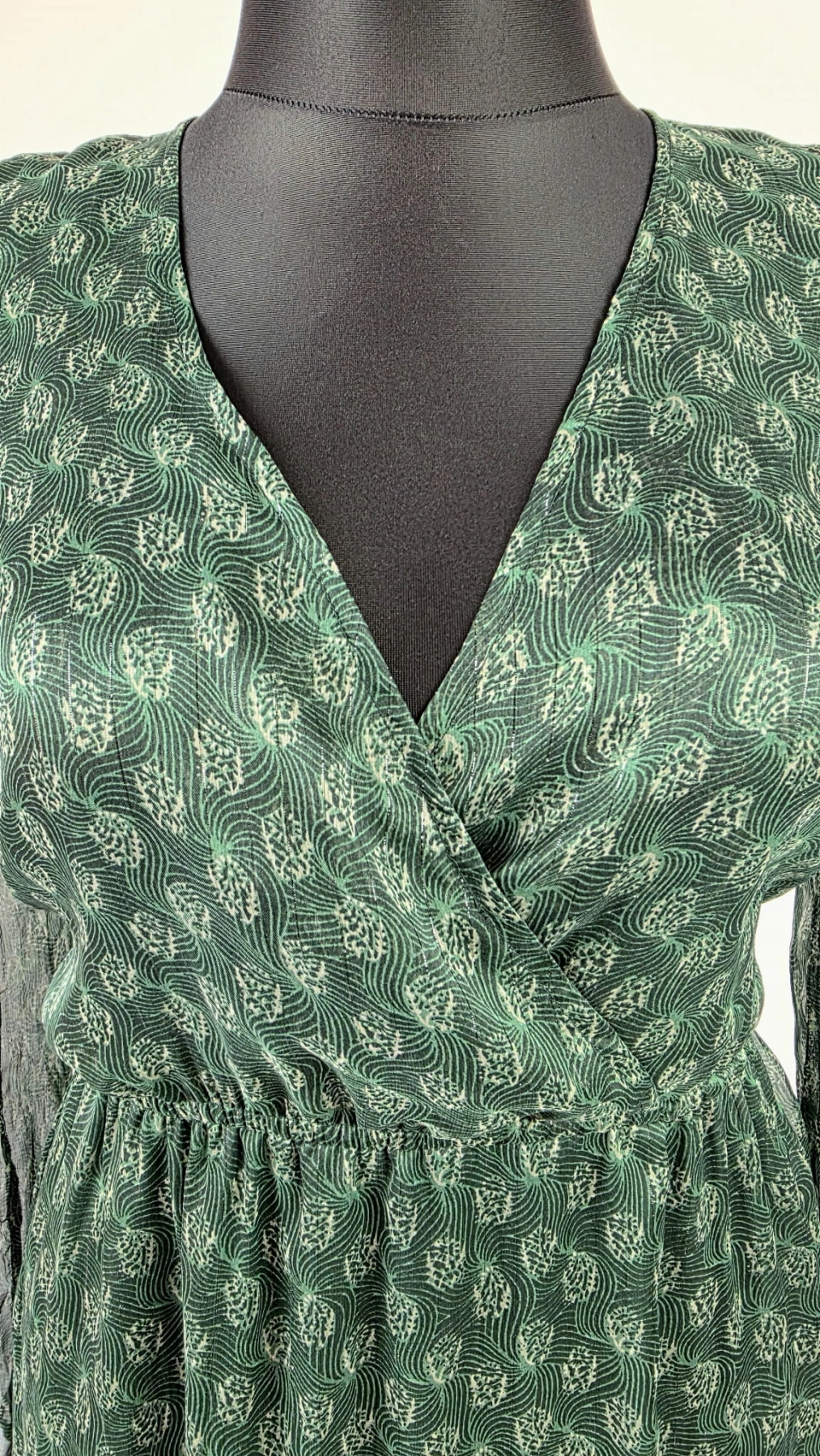 Elegancka sukienka maxi w butelkowej zieleni NEO MOIR