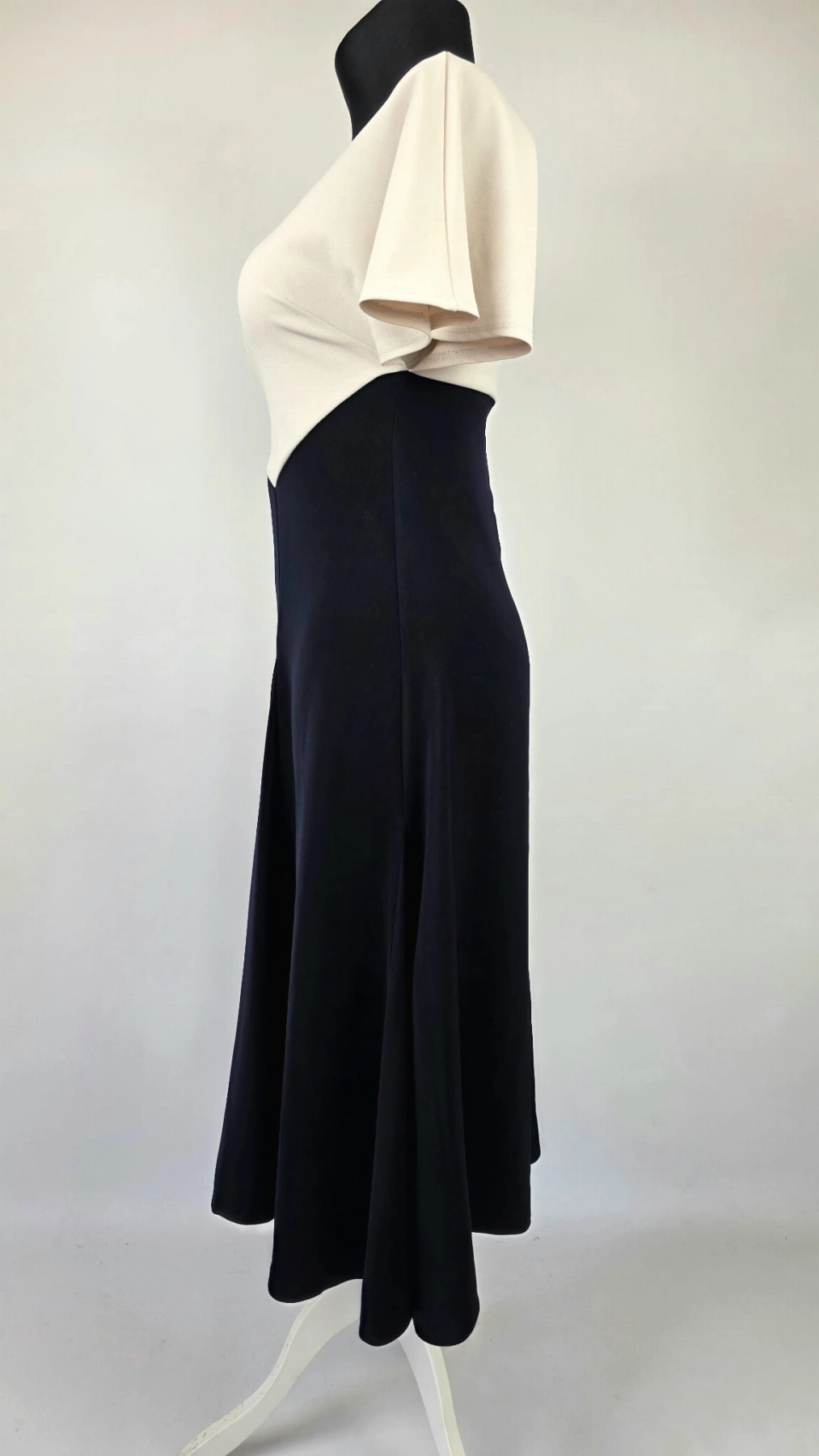 Elegancka sukienka midi