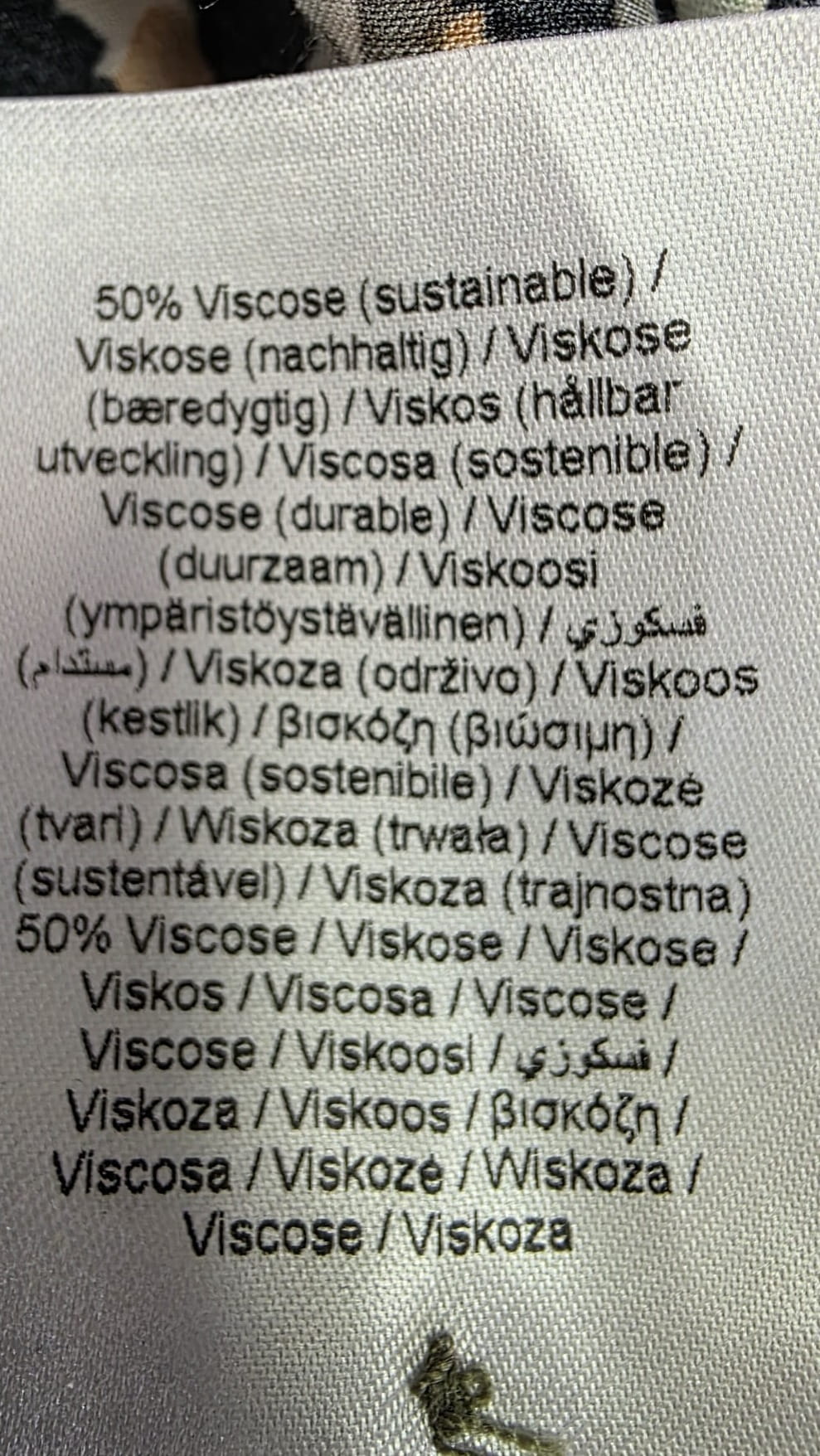 Wzorzysta sukienka maxi w multikolorowy print SOYACONCEPT