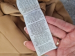 Marynarka od Only z jeansami Zara oraz jasno brązowy półgolf