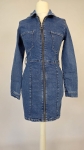Dopasowana sukienka jeansowa mini z suwakiem BERSHKA