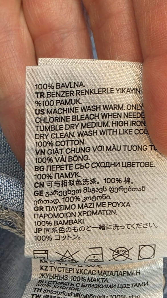 Jeansowa sukienka midi zapinana na zatrzaski
