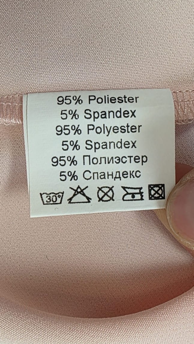 Pudrowo-różowy komplet ze spódnicą z kontrafałdami
