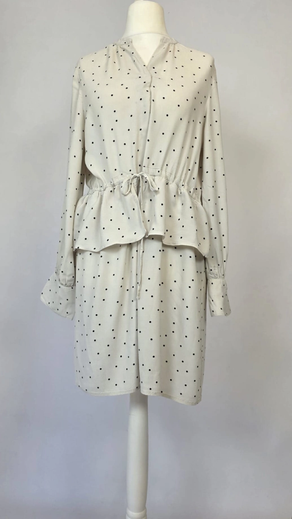Kremowa sukienka mini w czarne kropki SELECTED FEMME