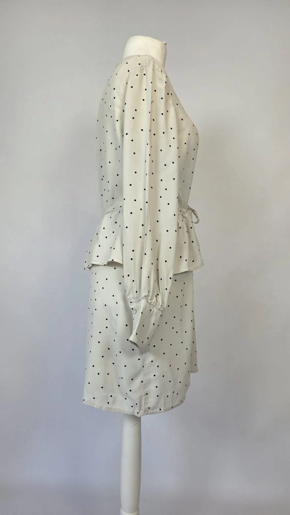 Kremowa sukienka mini w czarne kropki SELECTED FEMME