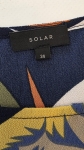 Sukienka w liście z dzwonkowymi rękawami SOLAR