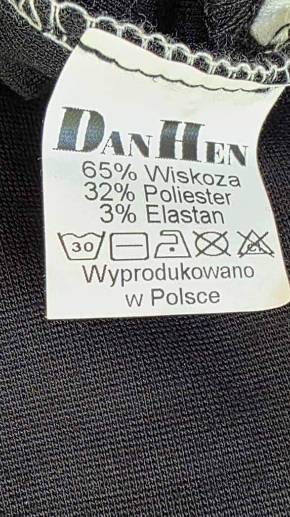 Sukienka w pasy z ekoskórzanym detalem DanHen