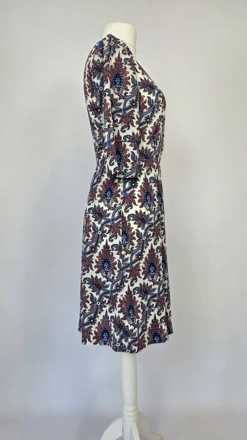 Elegancka sukienka midi w etniczny wzór paisley SOLAR
