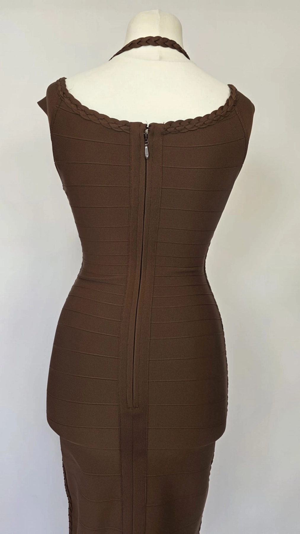 Czekoladowa sukienka bandażowa Fashion Nova