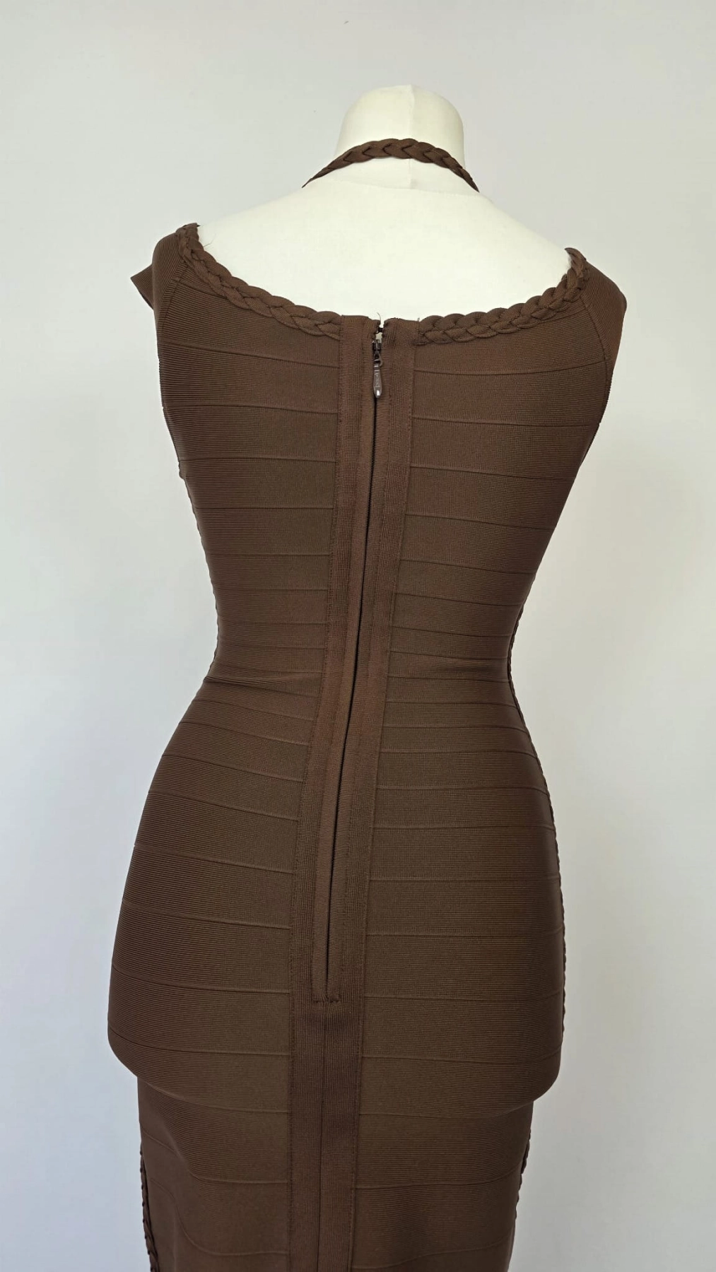 Czekoladowa sukienka bandażowa Fashion Nova
