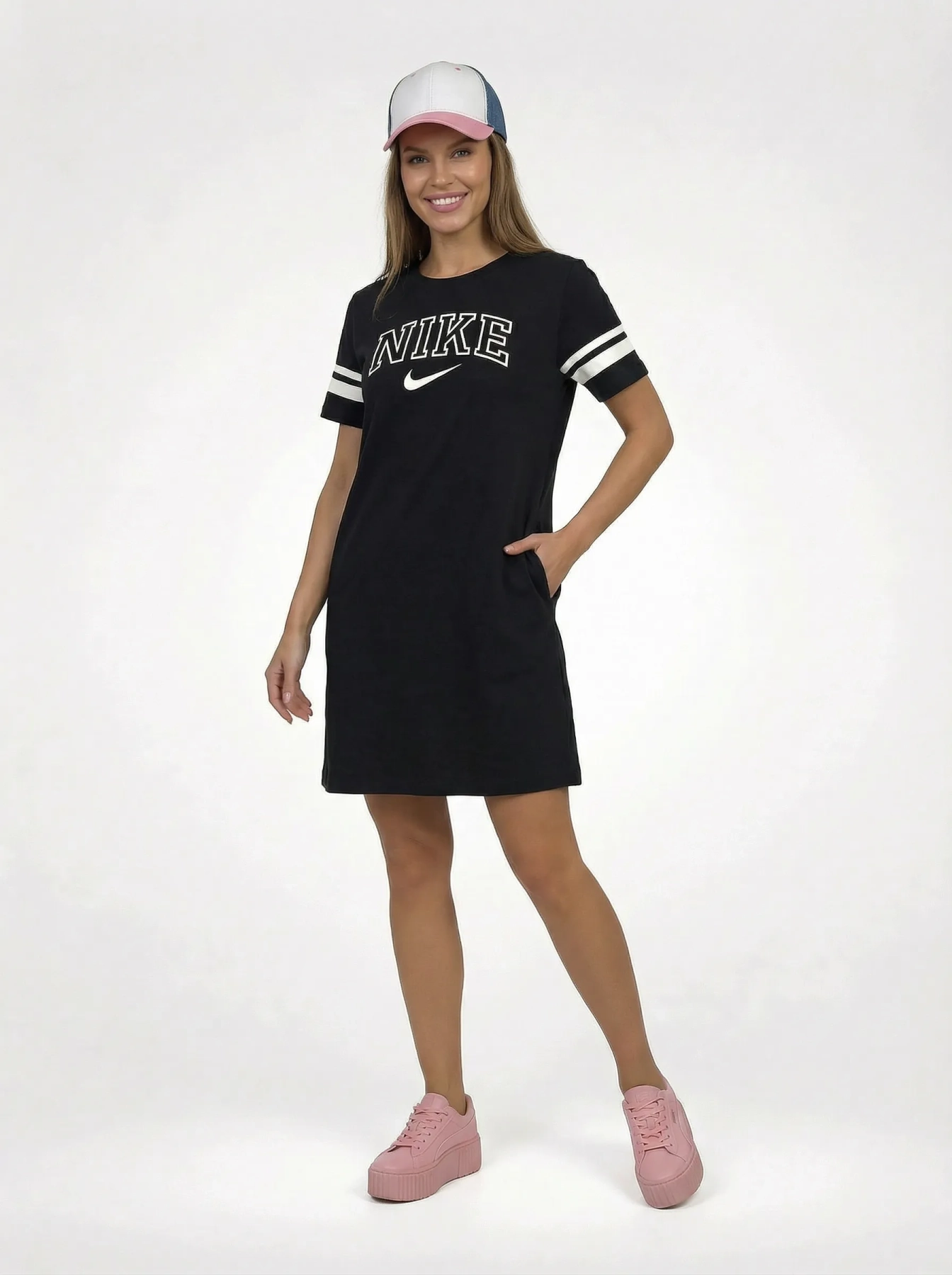 Czarna sportowa sukienka mini marki Nike