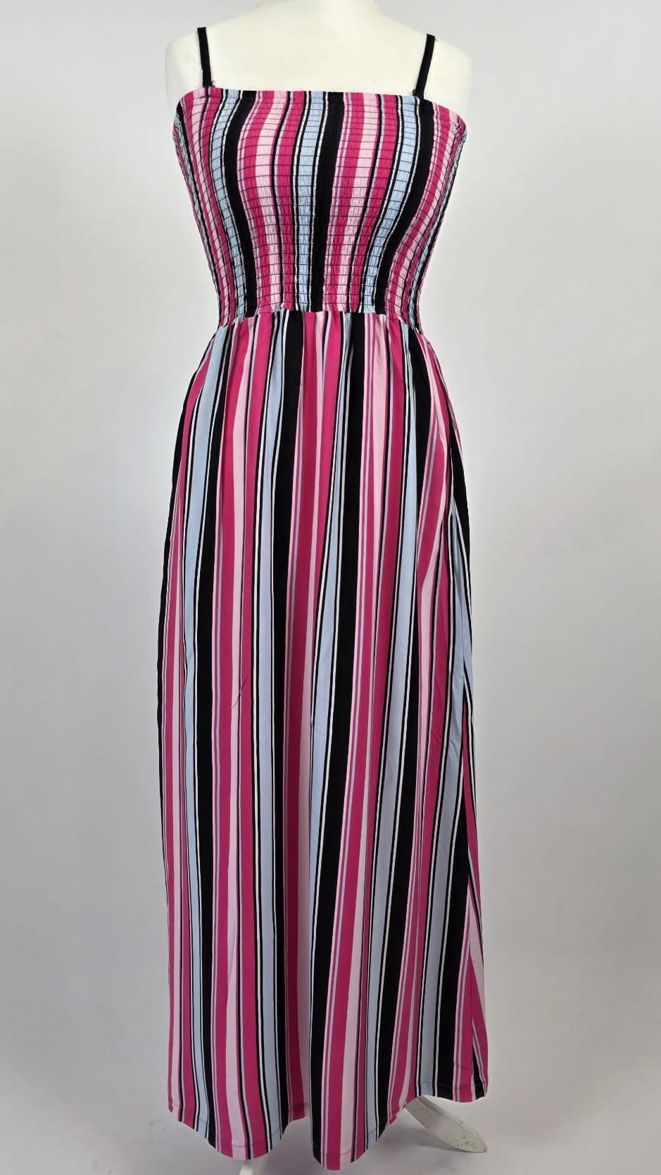 Letnia sukienka maxi w paski