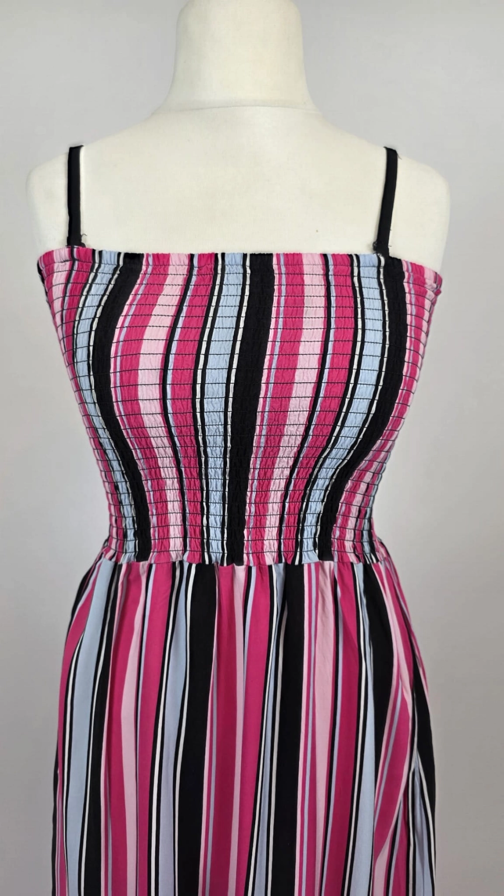 Letnia sukienka maxi w paski