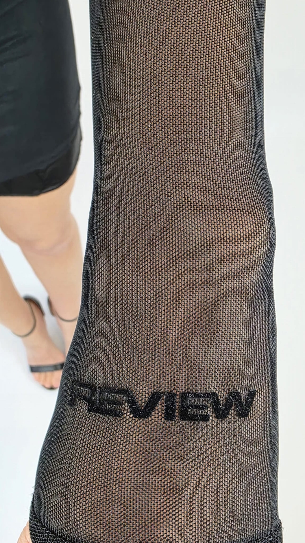 Czarna mini z siateczką REVIEW