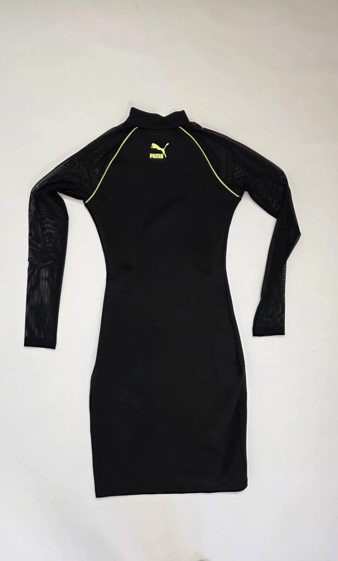 Sportowa sukienka mini marki Puma