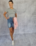 Mini spódniczka H&amp;M, klasyczny T-shirt LEVIS oraz koszula w kratkę w pudrowym różu LEE