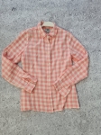 Mini spódniczka H&amp;M, klasyczny T-shirt LEVIS oraz koszula w kratkę w pudrowym różu LEE