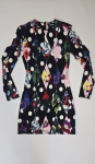 Unikatowa sukienka w geometryczne wzory DESIGUAL