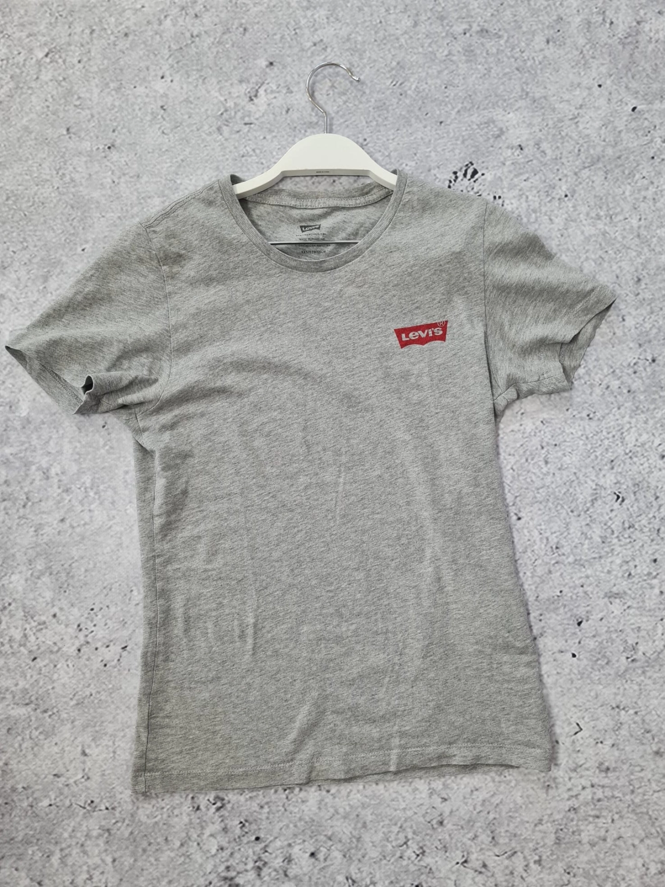 Mini spódniczka H&amp;M, klasyczny T-shirt LEVIS oraz koszula w kratkę w pudrowym różu LEE