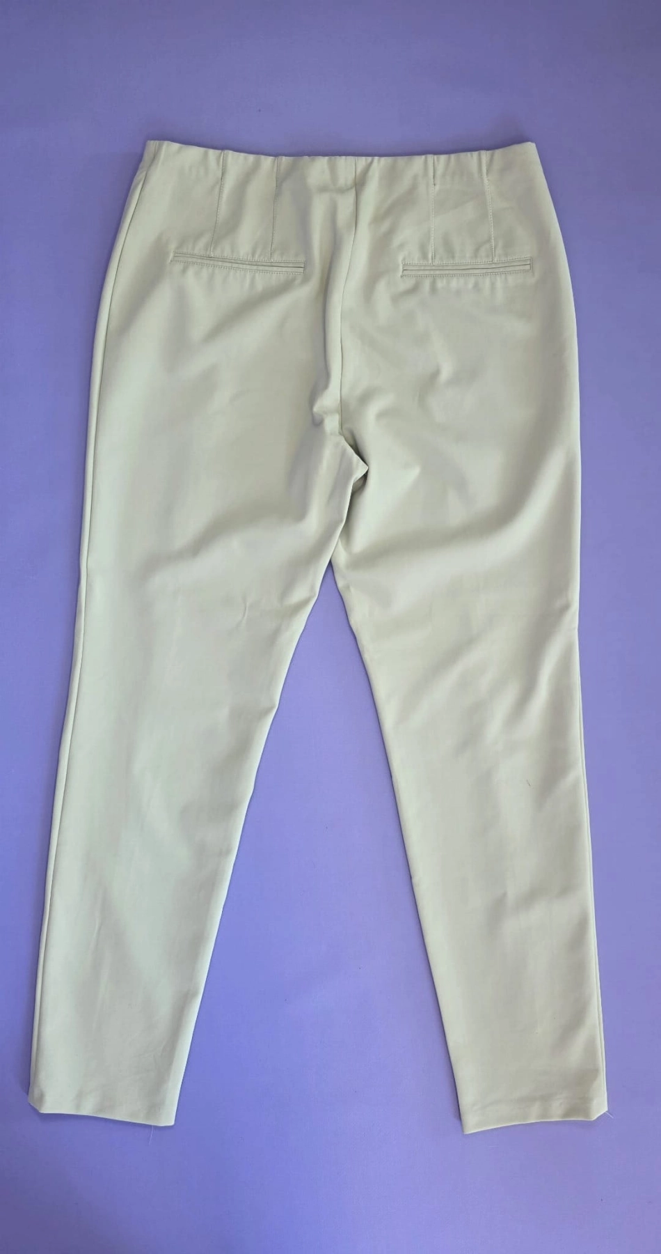 Stylowy komplet w odcieniach bieli i beżu